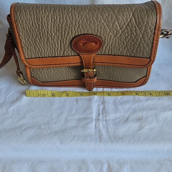 Vintage Dooney & Bourke Classic Tan and Brown Leather Crossbody Bag - Picture 9 of 13